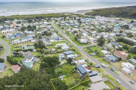 Photo of property in 32 Himatangi Street, Himatangi Beach, Foxton, 4891