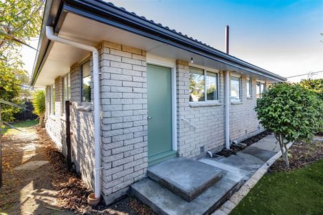 Photo of property in 2/2 Queenspark Drive, Parklands, Christchurch, 8083