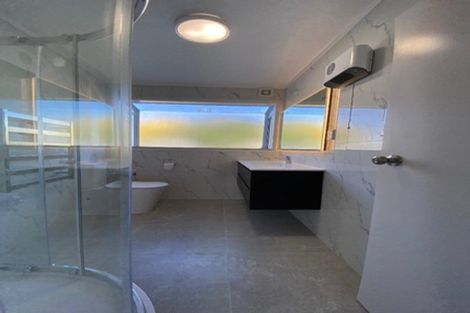 Photo of property in 92 Ravenwood Drive, Forrest Hill, Auckland, 0620