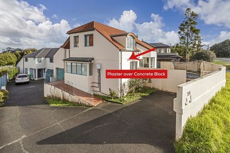 Photo of property in 1/208 East Coast Road, Forrest Hill, Auckland, 0620