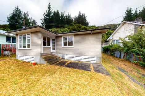 Photo of property in 3 Parenga Street, Wainuiomata, Lower Hutt, 5014