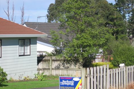 Photo of property in 12 Angeline Place, Massey, Auckland, 0614