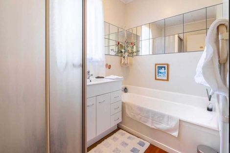 Photo of property in 23 Finlow Drive, Te Atatu South, Auckland, 0610