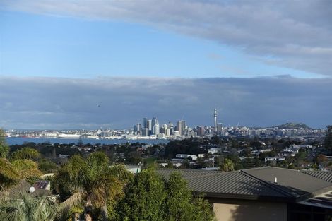 Photo of property in 1/1 Kaihu Street, Northcote, Auckland, 0627