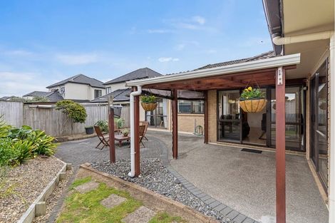 Photo of property in 62 Thornbury Crescent, East Tamaki Heights, Auckland, 2016