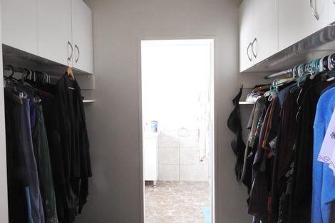 Photo of property in 64 De Quincey Terrace, Highland Park, Auckland, 2010