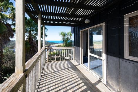 Photo of property in 52 Sunnyheights Road, Orewa, 0931