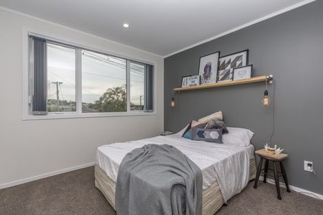Photo of property in 2/10 Exmouth Road, Northcote, Auckland, 0627