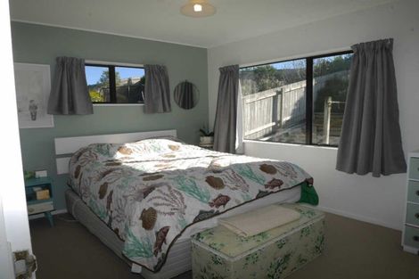 Photo of property in 79 Queens Road, Waikanae Beach, Waikanae, 5036