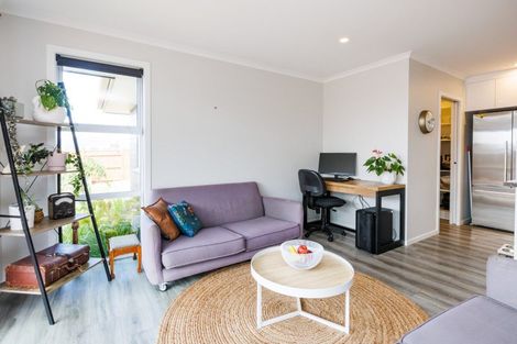 Photo of property in 120 Johnstone Drive, Fitzherbert, Palmerston North, 4410