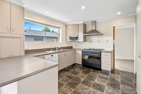 Photo of property in 10 Kilgour Street, Waihola, Milton, 9073