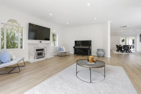 Photo of property in 7 Hobbs Road, Matakatia, Whangaparaoa, 0930