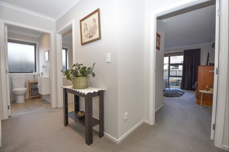 Photo of property in 2 Hereford Drive, Carterton, 5713