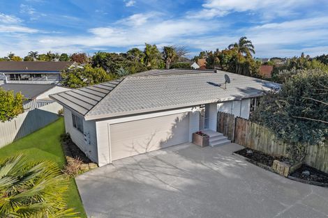 Photo of property in 2/105 Carnoustie Drive, Wattle Downs, Auckland, 2103