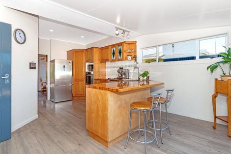 Photo of property in 100 Awapuni Road, Awapuni, Gisborne, 4010