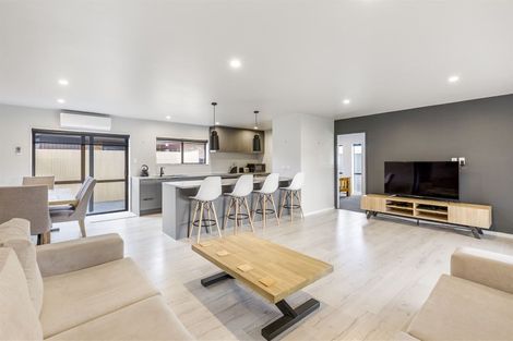 Photo of property in 2/99 Riverside Road, Orewa, 0931