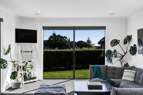 Photo of property in 6 Pebble Beach Court, Waiwhakaiho, New Plymouth, 4312