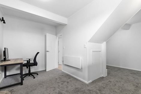 Photo of property in 9 Blandford Way, Newlands, Wellington, 6037