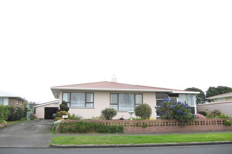 Photo of property in 17 Hume Street, Waitara, 4320