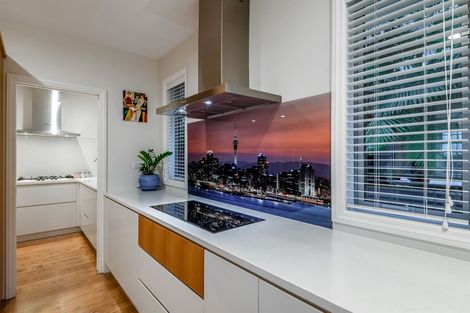 Photo of property in 13a Parr Terrace, Castor Bay, Auckland, 0620