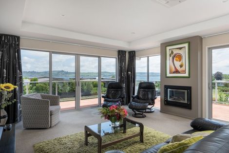 Photo of property in 24 Pukenamu Road, Rainbow Point, Taupo, 3330
