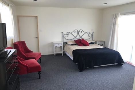 Photo of property in 3 Shepherds Road, Papakura, 2110