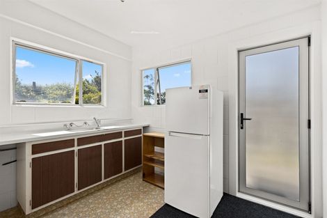 Photo of property in 2/12 Beechwood Road, Rothesay Bay, Auckland, 0630