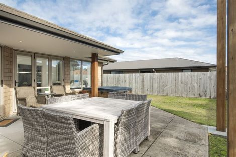 Photo of property in 15 Oakwood Way, Papamoa Beach, Papamoa, 3118