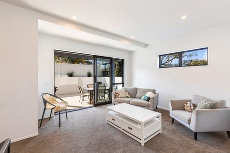 Photo of property in 39 Hyde Road, Rothesay Bay, Auckland, 0630