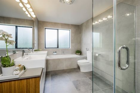 Photo of property in 319 Flat Bush School Road, Flat Bush, Auckland, 2019