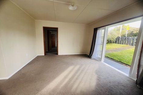 Photo of property in 1b Barron Drive, Green Bay, Auckland, 0604