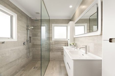 Photo of property in 1 Red Oak Place, Schnapper Rock, Auckland, 0632