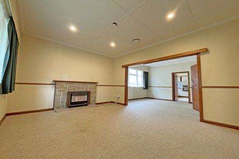 Photo of property in 28 Pahiatua Street, Hokowhitu, Palmerston North, 4410