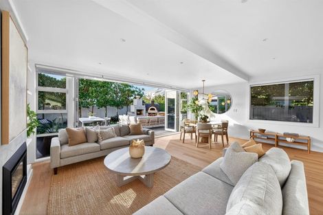 Photo of property in 5 Holiday Road, Milford, Auckland, 0620
