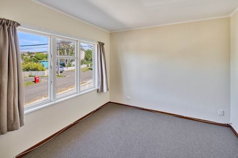 Photo of property in 3-5 York Place, Cannons Creek, Porirua, 5024
