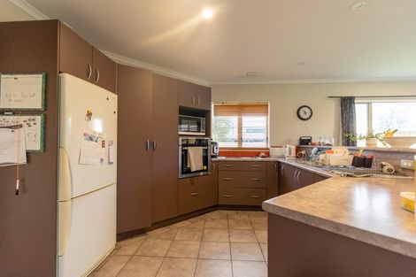 Photo of property in 10 Fernlea Avenue, Kelvin Grove, Palmerston North, 4414