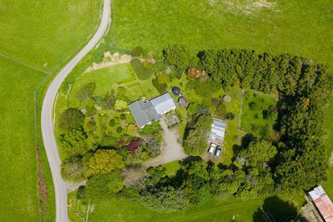 Photo of property in 135 Zigzag Road, Pohangina, Feilding, 4775