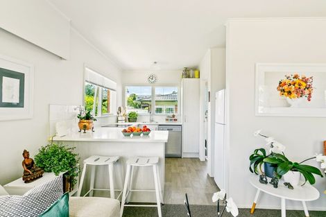 Photo of property in 2/23 Seaview Road, Glenfield, Auckland, 0629