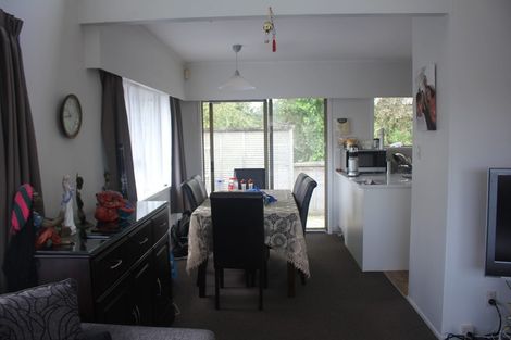 Photo of property in 1/4 Tusac Place, Totara Vale, Auckland, 0627