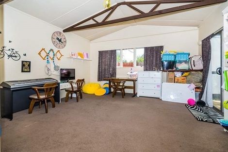 Photo of property in 17 Cameron Place, Ranui, Auckland, 0612