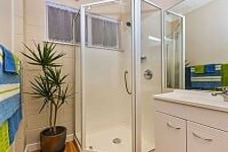 Photo of property in 15 Glencourt Place, Glenfield, Auckland, 0629