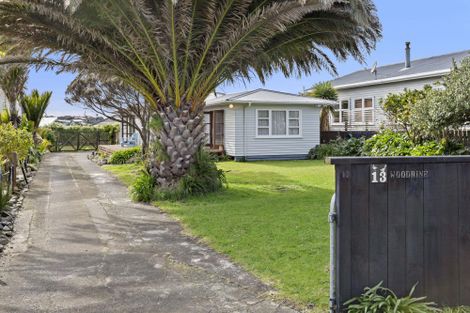 Photo of property in 13 Lorenzen Bay Road, Raglan, 3225