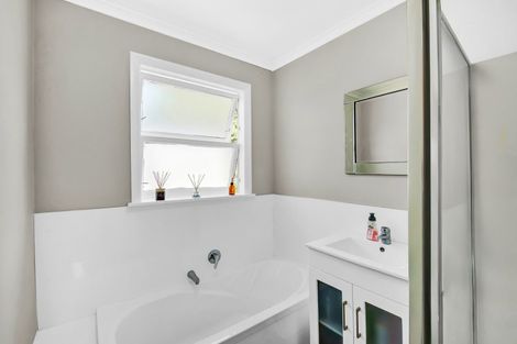 Photo of property in 2 Bowen Street, Levin, 5510