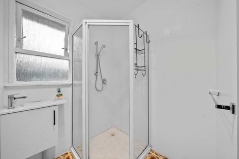 Photo of property in 6 Kirby Street, Glendene, Auckland, 0602