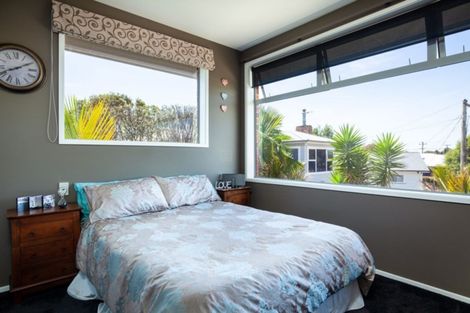 Photo of property in 12 Margaret Place, Merrilands, New Plymouth, 4312