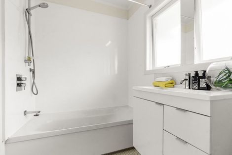 Photo of property in 1/8 Fowler Street, Northcote, Auckland, 0627