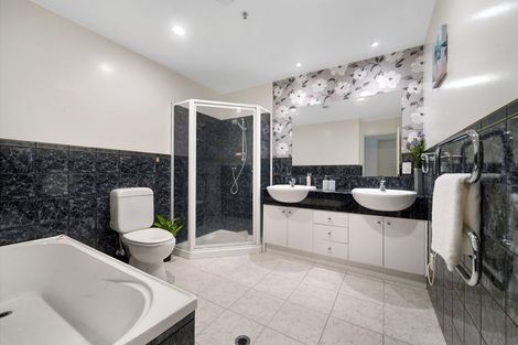 Photo of property in 2i/175 Hurstmere Road, Takapuna, Auckland, 0622