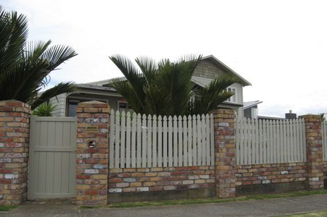 Photo of property in 21 Kiwi Esplanade, Mangere Bridge, Auckland, 2022