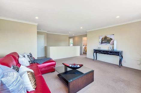 Photo of property in 60 Medallion Drive, Oteha, Auckland, 0632