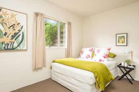 Photo of property in 2/218 East Coast Road, Forrest Hill, Auckland, 0620